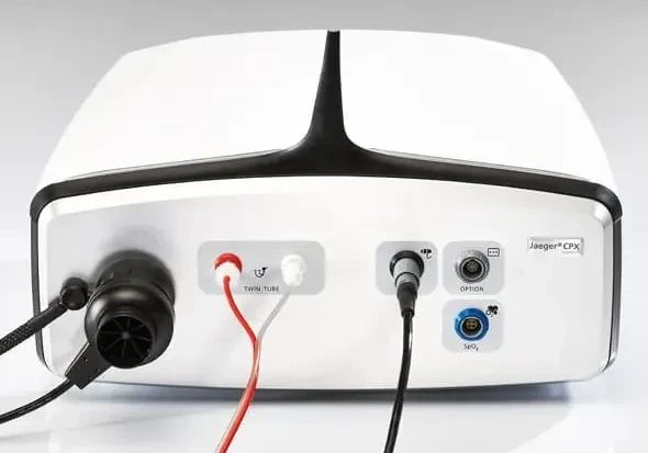 Rückseite des Vyntus CPX Moduls mit farbcodierten Anschlüssen für Probenschlauch, Volumensensor und SpO₂