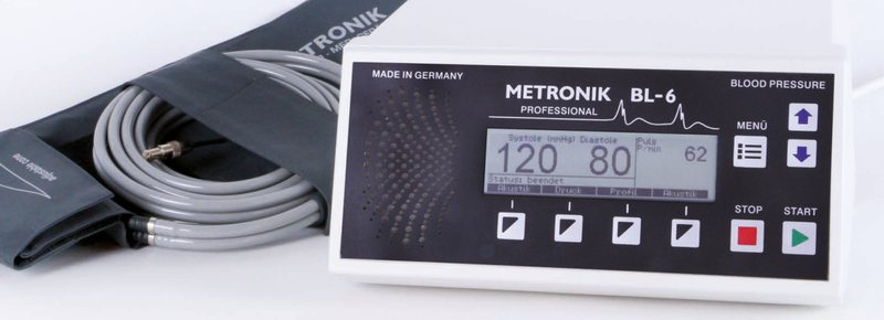Bedienfeld des BL-6 mit Anzeige von Systole, Diastole und Puls