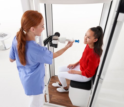 Patientin im Vyntus BODY mit MicroGard IIC und Einwegmundstück