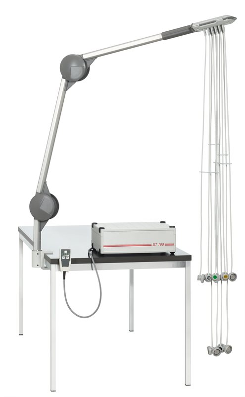 DT100 B mit neuem Tragarm B am Tisch
